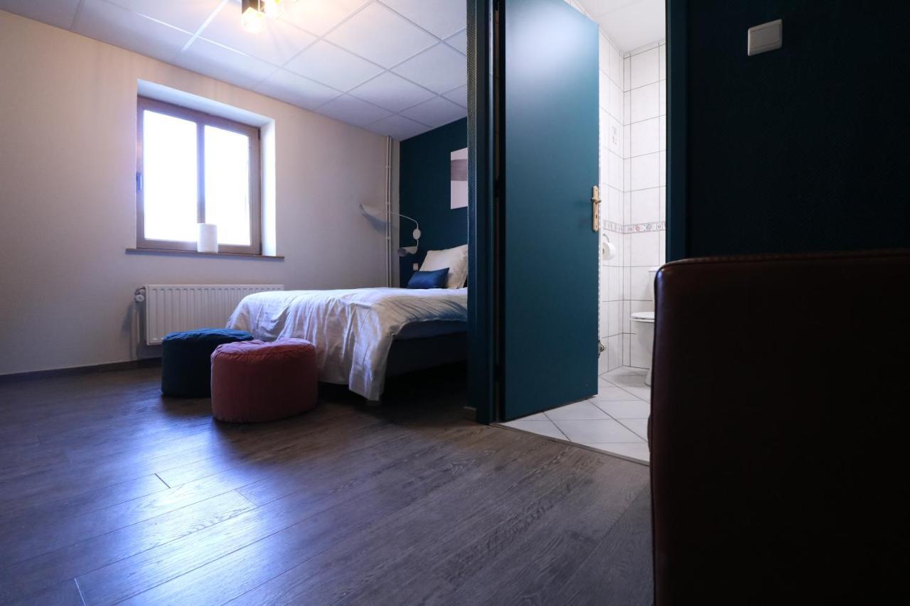 Hotel La Vieille Ferme Chassepierre Zewnętrze zdjęcie