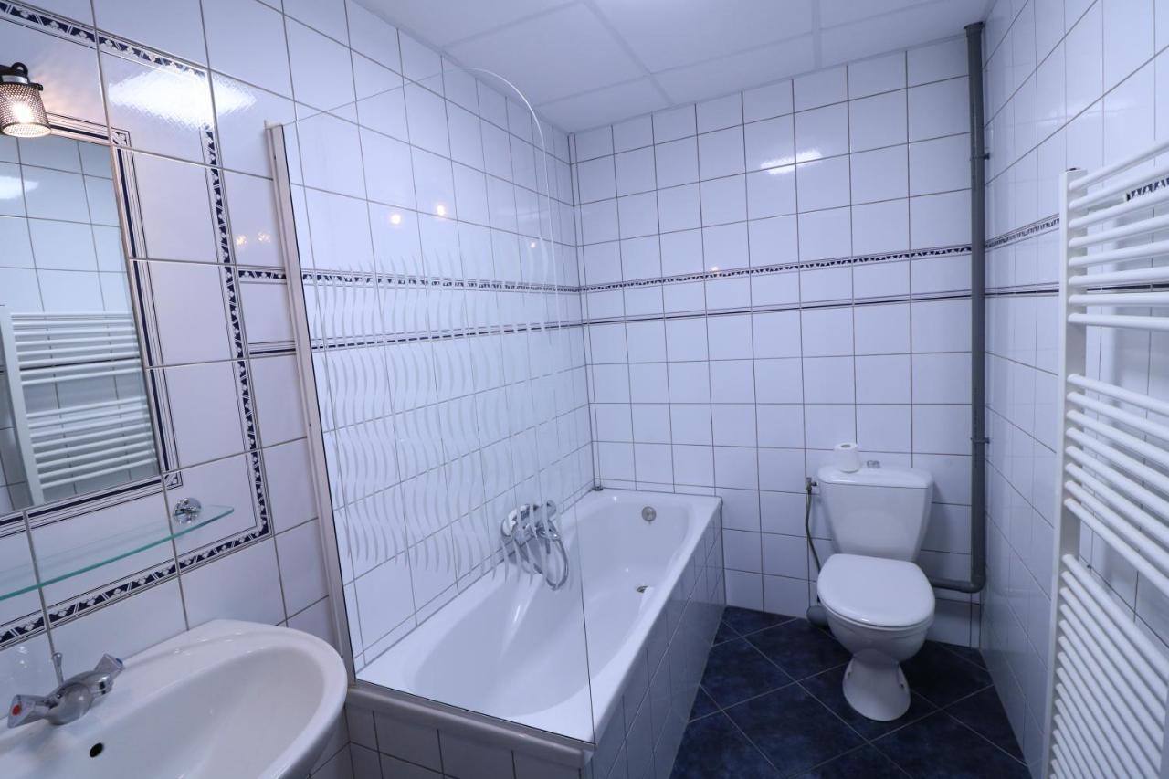 Hotel La Vieille Ferme Chassepierre Zewnętrze zdjęcie