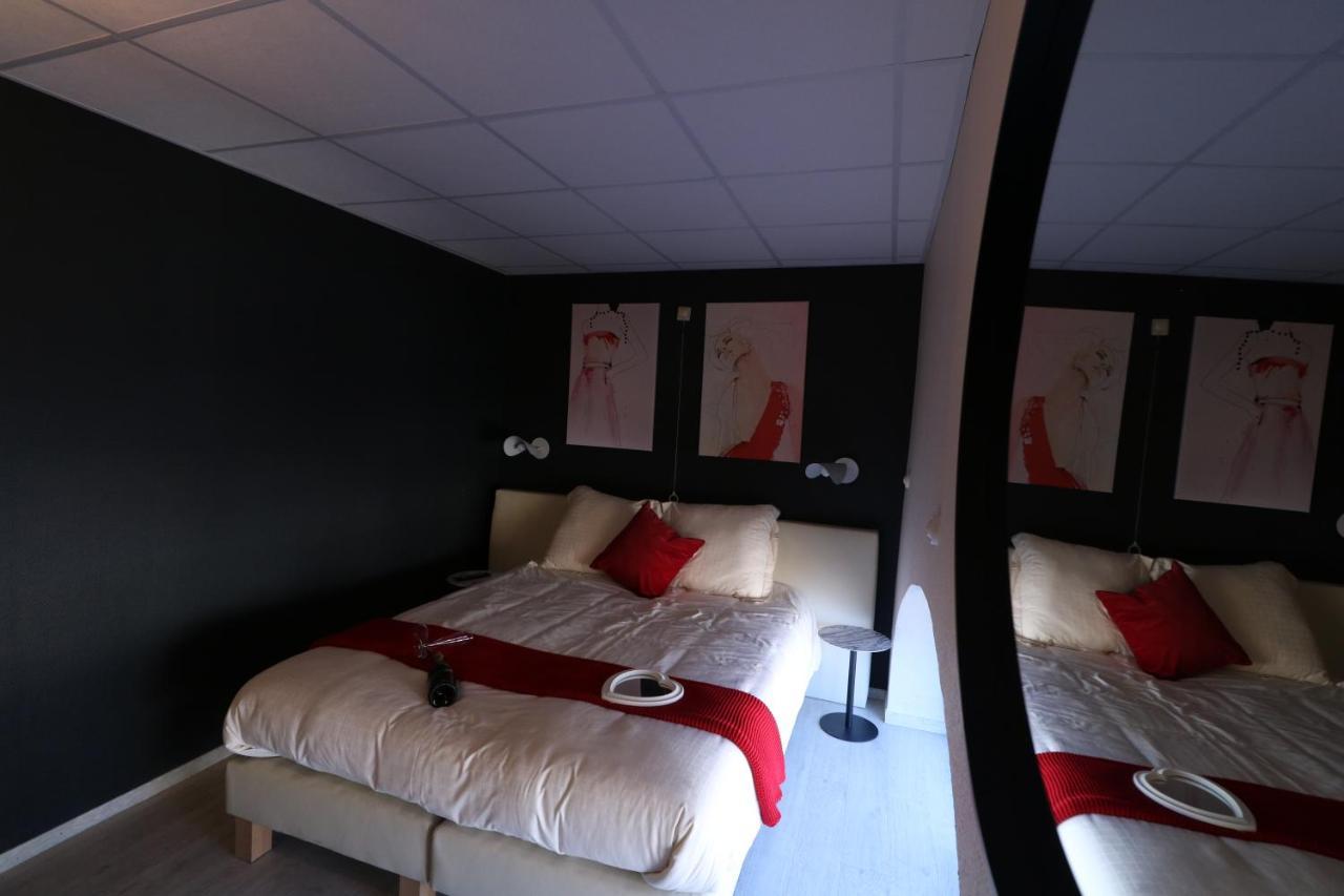Hotel La Vieille Ferme Chassepierre Zewnętrze zdjęcie