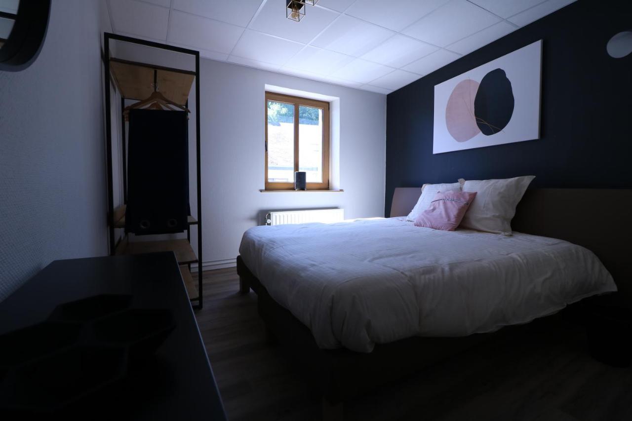 Hotel La Vieille Ferme Chassepierre Zewnętrze zdjęcie