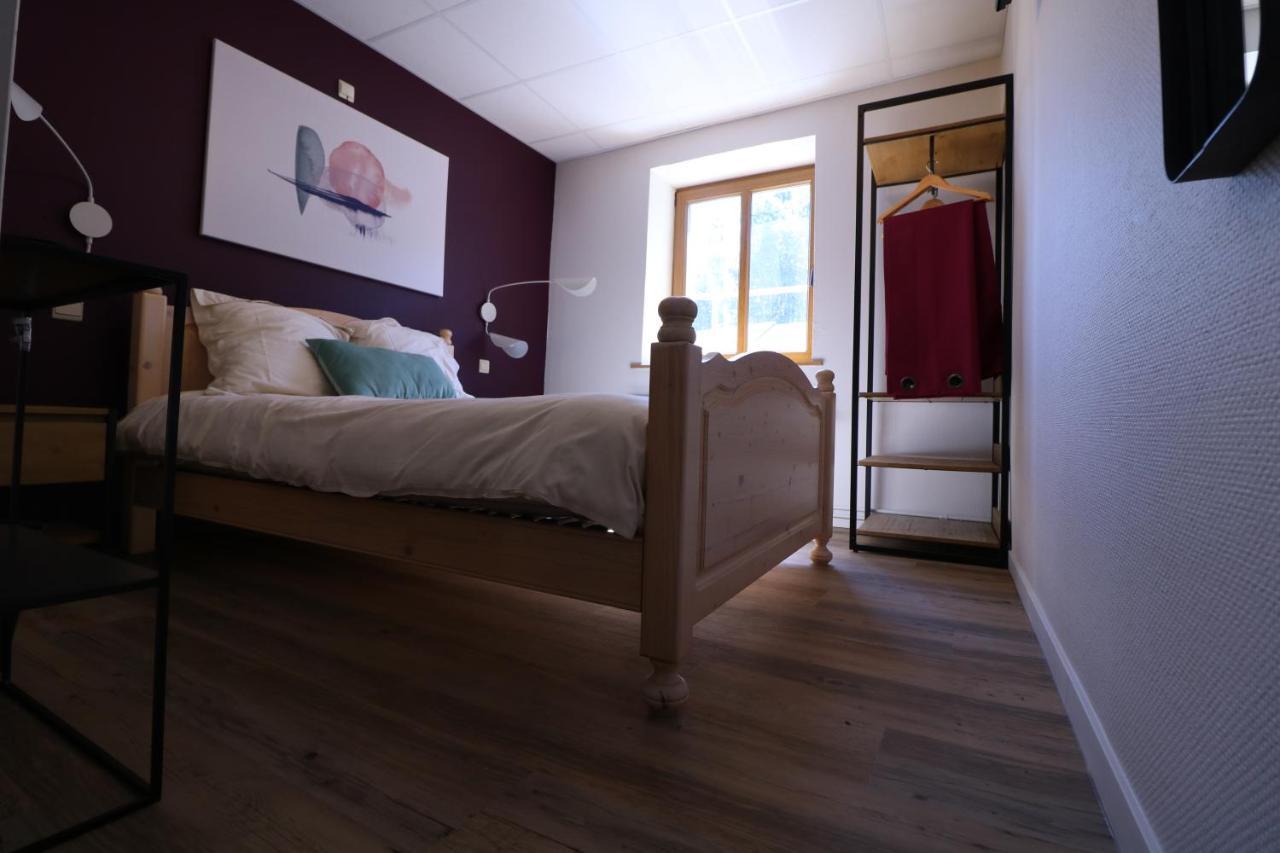 Hotel La Vieille Ferme Chassepierre Zewnętrze zdjęcie