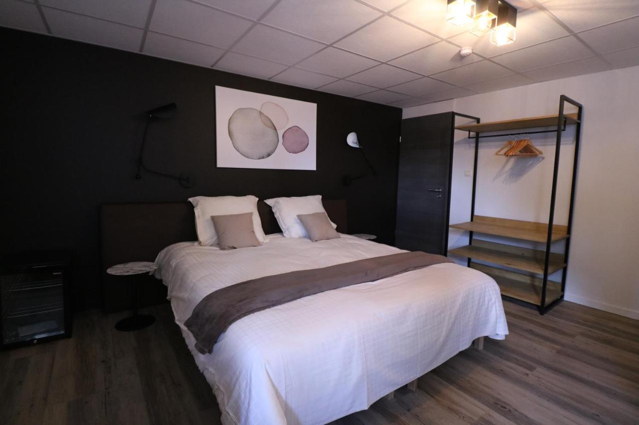 Hotel La Vieille Ferme Chassepierre Zewnętrze zdjęcie
