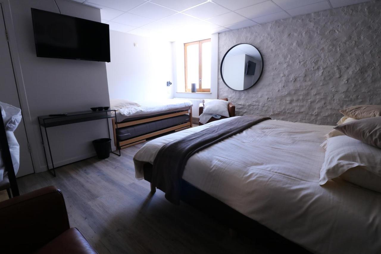 Hotel La Vieille Ferme Chassepierre Zewnętrze zdjęcie