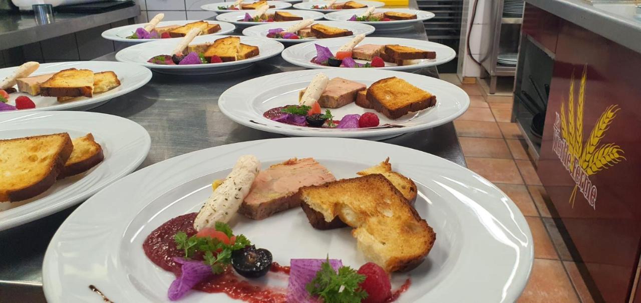 Hotel La Vieille Ferme Chassepierre Zewnętrze zdjęcie