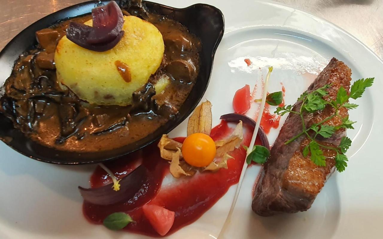 Hotel La Vieille Ferme Chassepierre Zewnętrze zdjęcie
