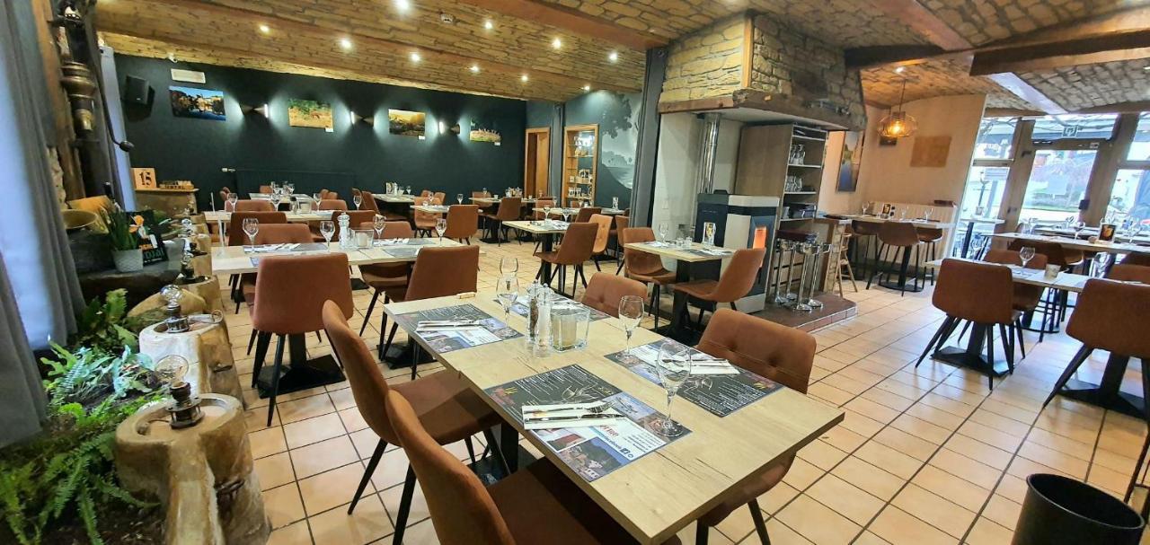 Hotel La Vieille Ferme Chassepierre Zewnętrze zdjęcie