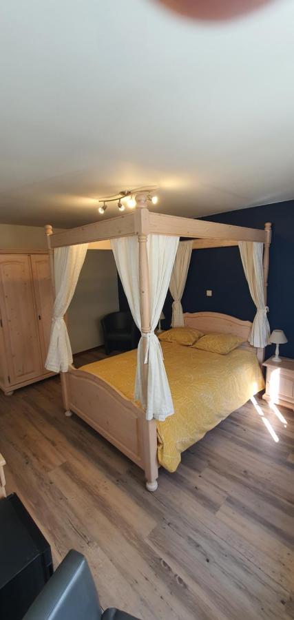 Hotel La Vieille Ferme Chassepierre Zewnętrze zdjęcie