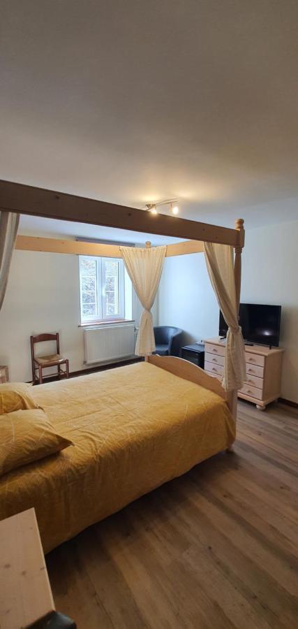 Hotel La Vieille Ferme Chassepierre Zewnętrze zdjęcie