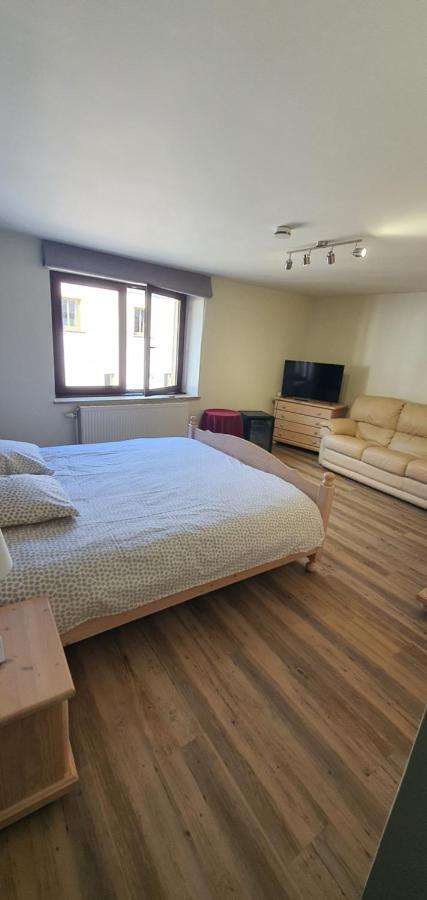 Hotel La Vieille Ferme Chassepierre Zewnętrze zdjęcie