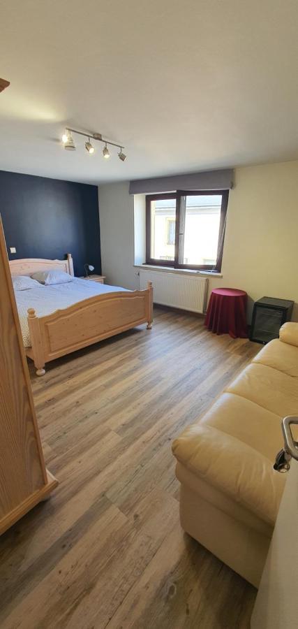 Hotel La Vieille Ferme Chassepierre Zewnętrze zdjęcie